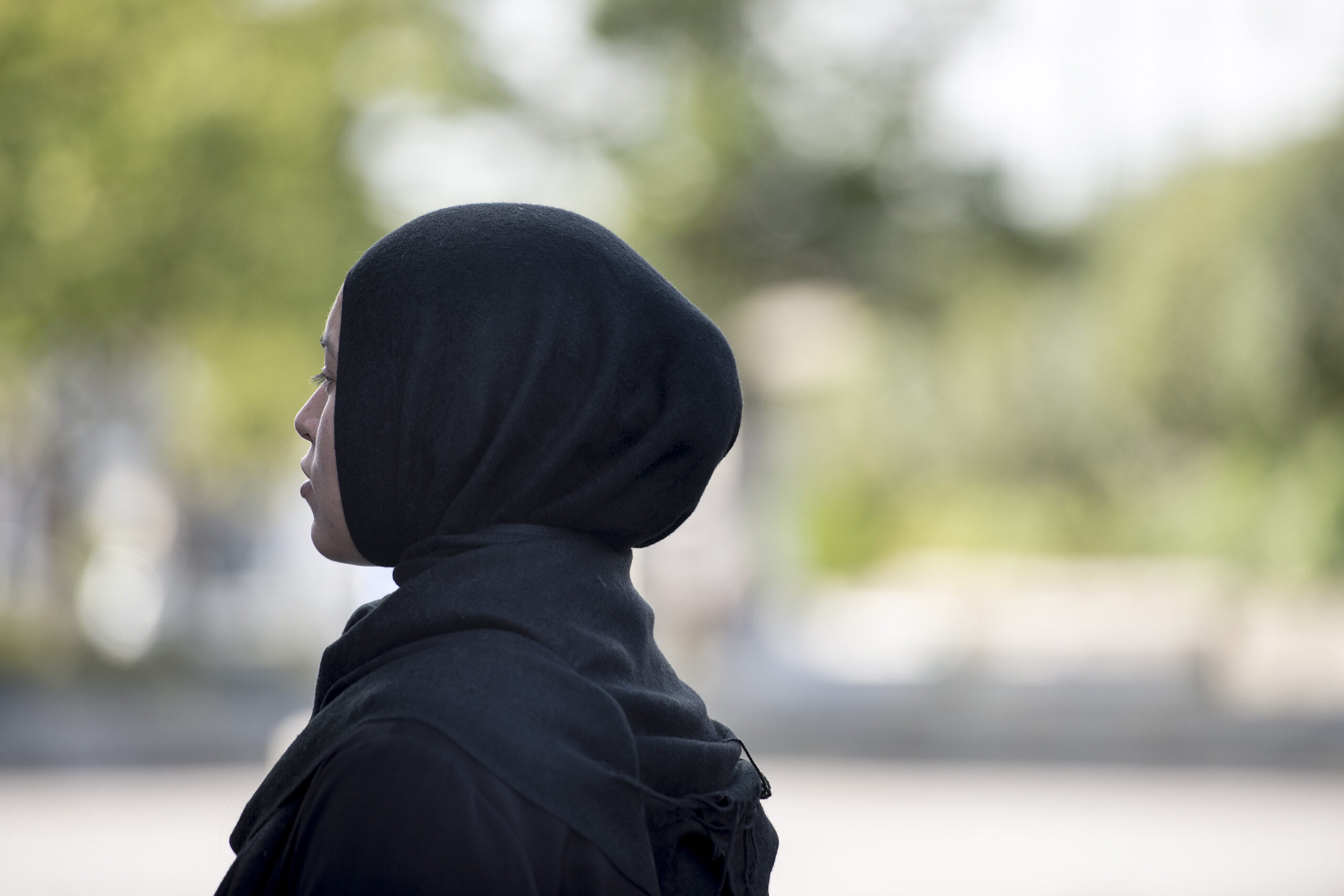 Une femme a dû retirer le hijab lors d'un contrôle de sécurité 8 Une femme a dû retirer le hijab lors d'un contrôle de sécurité - 7
