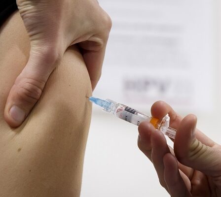 Les jeunes hommes homosexuels reçoivent un vaccin contre le VPH gratuit - 29