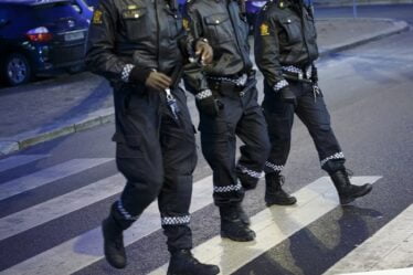 POLICE D'OSLO: Femme taguée Cathédrale - 21