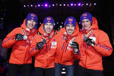 La Norvège a remporté la médaille d'argent en saut à ski - 16