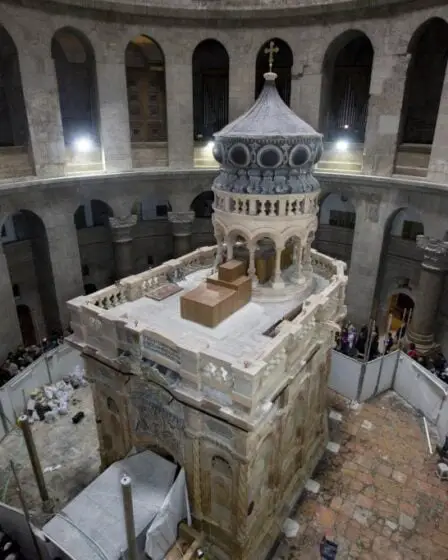 La tombe de Jésus polie et prête pour l'indentation de Pâques 32 La tombe de Jésus polie et prête pour l'indentation de Pâques - 31