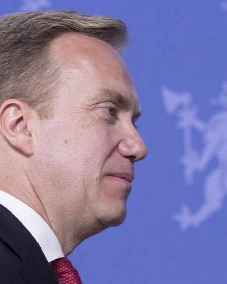 Børge Brende rend la statue de Bouddha au Myanmar 8 Børge Brende rend la statue de Bouddha au Myanmar - 7