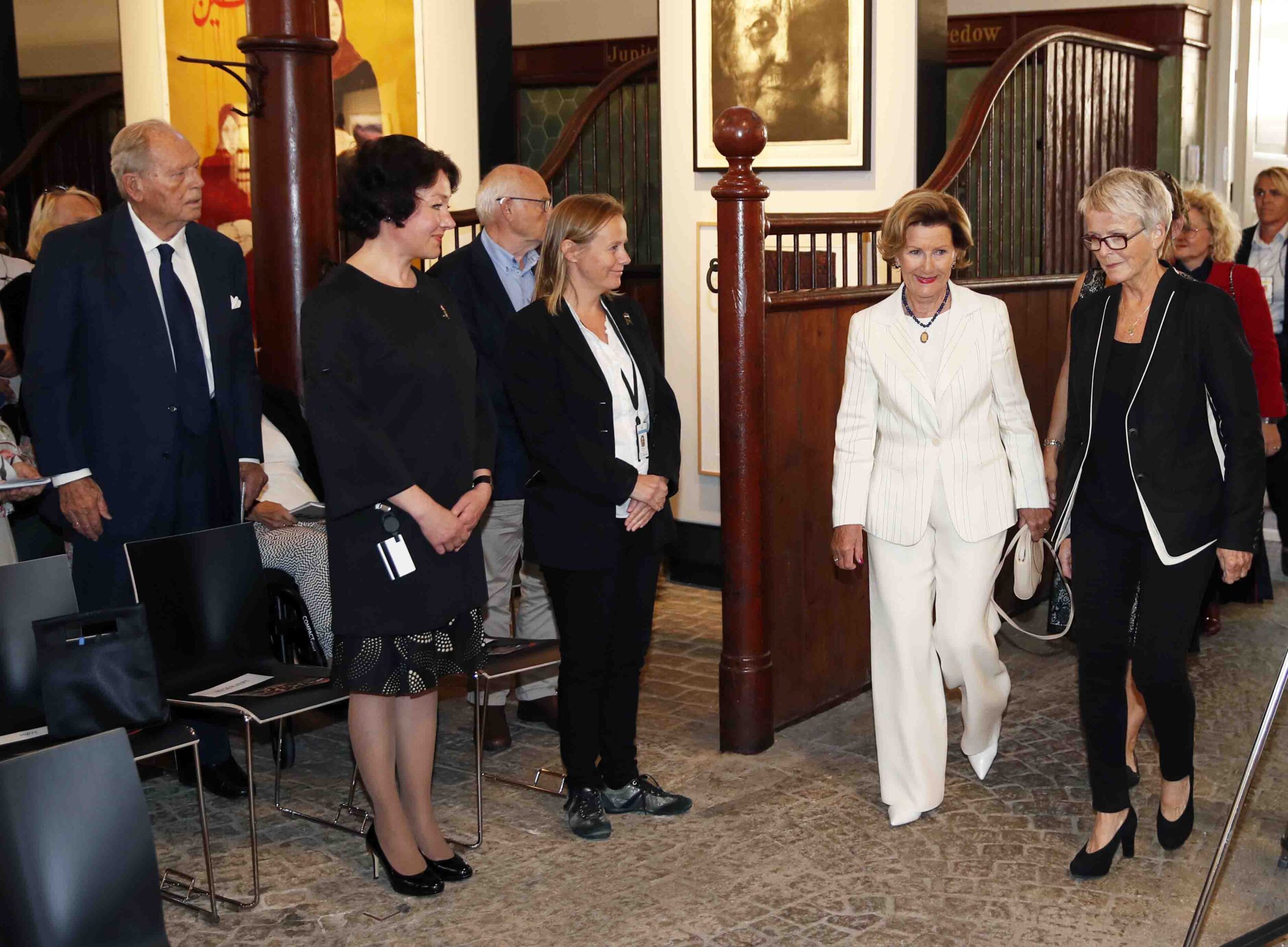 La reine Sonja a baptisé sa galerie d'art comme salle de concert 4 La reine Sonja a baptisé sa galerie d'art comme salle de concert - 3