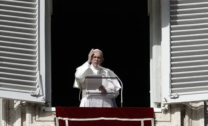 Le pape François prie pour la paix sur terre 4 Le pape François prie pour la paix sur terre - 3
