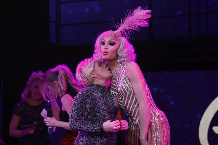 Nombre record de célébrités au gala gay de cette année 4 Nombre record de célébrités au gala gay de cette année - 3