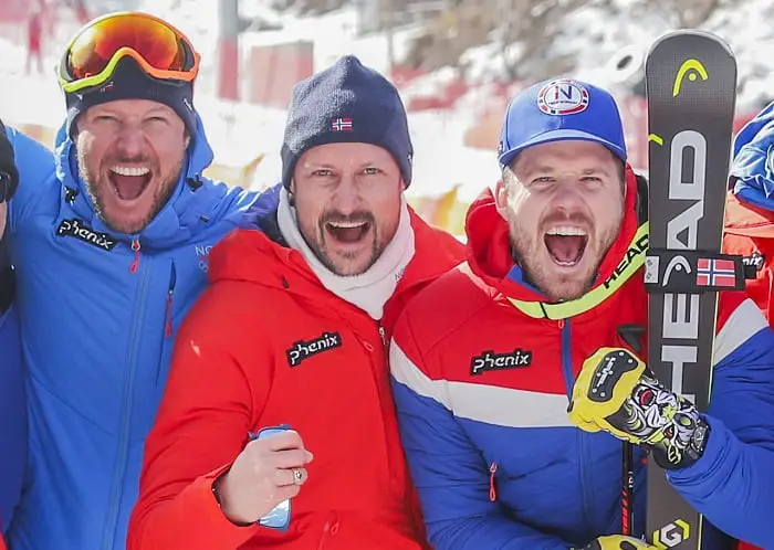 Le prince héritier Haakon célèbre avec Svindal, disant que c'est `` fantastique de vivre cela '' 4 Le prince héritier Haakon célèbre avec Svindal, disant que c'est `` fantastique de vivre cela '' - 3