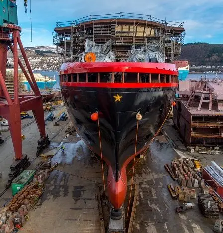 Retard de livraison du nouveau vaisseau amiral Hurtigruten - plusieurs milliers de passagers touchés 5 Retard de livraison du nouveau vaisseau amiral Hurtigruten - plusieurs milliers de passagers touchés - 4