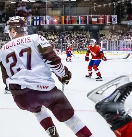 Le match d'ouverture du Championnat du monde de hockey sur glace de Norvège se termine par une perte en prolongation - 13