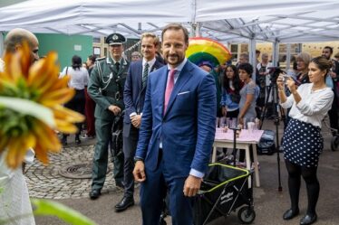 Le prince héritier a rendu visite aux musulmans gays: - Ravi de rencontrer des gens qui se battent pour l'amour - 16