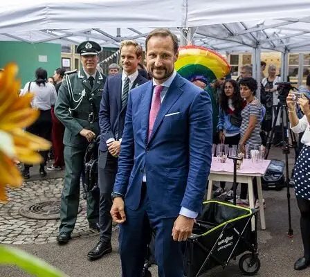 Le prince héritier a rendu visite aux musulmans gays: - Ravi de rencontrer des gens qui se battent pour l'amour - 1