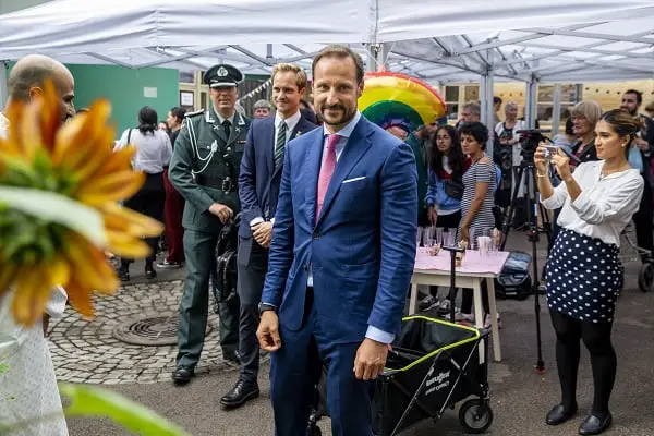 Le prince héritier a rendu visite aux musulmans gays: - Ravi de rencontrer des gens qui se battent pour l'amour - 3