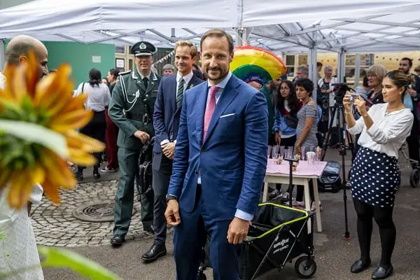 Le prince héritier a rendu visite aux musulmans gays: - Ravi de rencontrer des gens qui se battent pour l'amour 4 Le prince héritier a rendu visite aux musulmans gays: - Ravi de rencontrer des gens qui se battent pour l'amour - 3