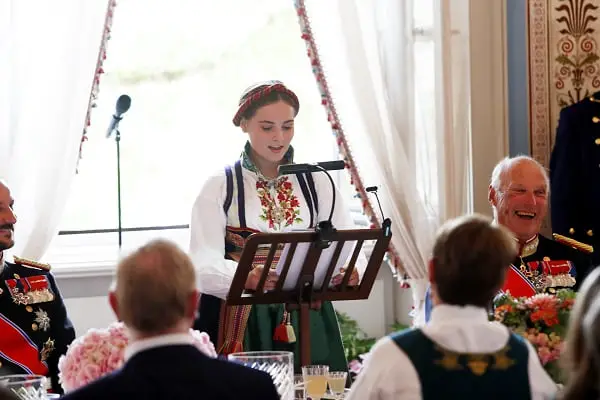 Princesse Ingrid Alexandra: - Merci pour tout ce que j'ai appris 4 Princesse Ingrid Alexandra: - Merci pour tout ce que j'ai appris - 3