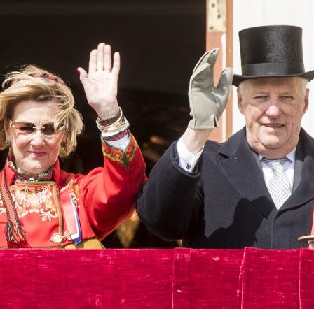 La reine Sonja a pris un bain de soleil sous le soleil du 17 mai - 30