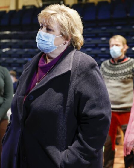 Solberg fait l'éloge des équipes de secours sur le site du glissement de terrain de Gjerdrum: "Merci beaucoup pour le travail que vous faites" 16 Solberg fait l'éloge des équipes de secours sur le site du glissement de terrain de Gjerdrum: "Merci beaucoup pour le travail que vous faites" - 15