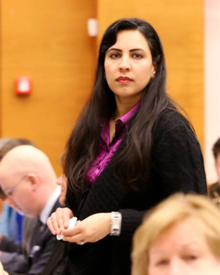 Le politicien conservateur Afshan Rafiq a demandé aux Norvégiens de ne pas voyager. Son mari s'est rendu au Pakistan 2 Le politicien conservateur Afshan Rafiq a demandé aux Norvégiens de ne pas voyager. Son mari s'est rendu au Pakistan - 1