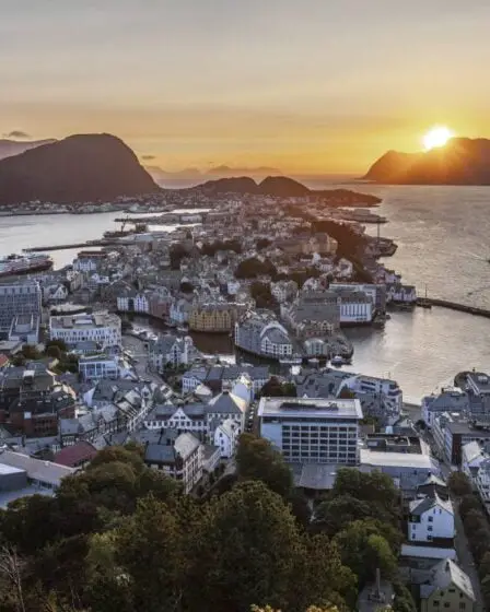 Les autorités d'Ålesund ferment le restaurant Toldboden et le signalent à la police en raison d'une violation des règles corona 20 Les autorités d'Ålesund ferment le restaurant Toldboden et le signalent à la police en raison d'une violation des règles corona - 19