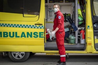 Une ambulance quitte la route en cas d'urgence et deux personnes se retrouvent à l'hôpital d'Akershus - 16
