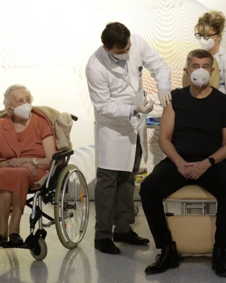 PHOTO: l'Europe lance une vaccination anti-corona de masse 22 PHOTO: l'Europe lance une vaccination anti-corona de masse - 21