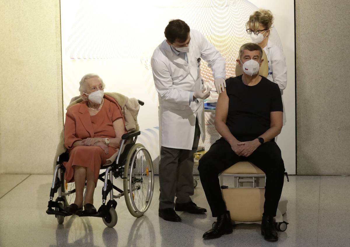 PHOTO: l'Europe lance une vaccination anti-corona de masse - 5