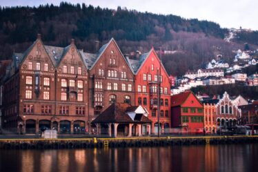 NRK : Les habitants de Bergen ont beaucoup changé après l'introduction de nouvelles mesures. Des gens à Oslo ? Pas tellement - 18