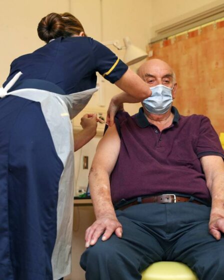 Le premier vaccin Corona AstraZeneca-Oxford a été administré au Royaume-Uni 5 Le premier vaccin Corona AstraZeneca-Oxford a été administré au Royaume-Uni - 4