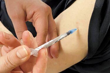 Mise à jour officielle: le personnel de santé sera priorisé et avancé dans la file d'attente de vaccins de la Norvège - 18