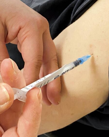 Mise à jour officielle: le personnel de santé sera priorisé et avancé dans la file d'attente de vaccins de la Norvège - 1