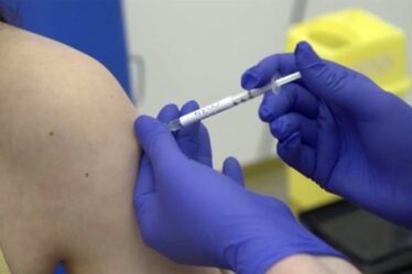 BBC: le vaccin contre le coronavirus d'Oxford est efficace à 70% - 16