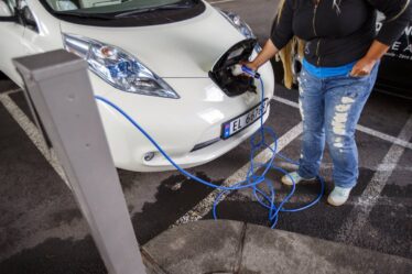 Deux Norvégiens sur dix peuvent recharger leur voiture électrique à la maison, selon une enquête - 16