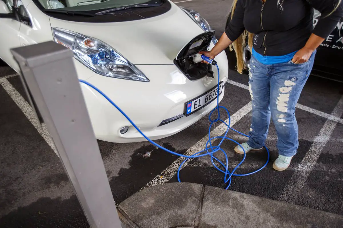 Deux Norvégiens sur dix peuvent recharger leur voiture électrique à la maison, selon une enquête - 3