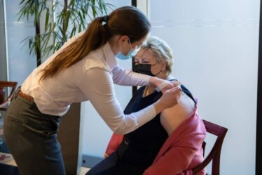 Le Premier ministre Erna Solberg et quatre autres ministres ont été vaccinés corona avec la première dose - 20