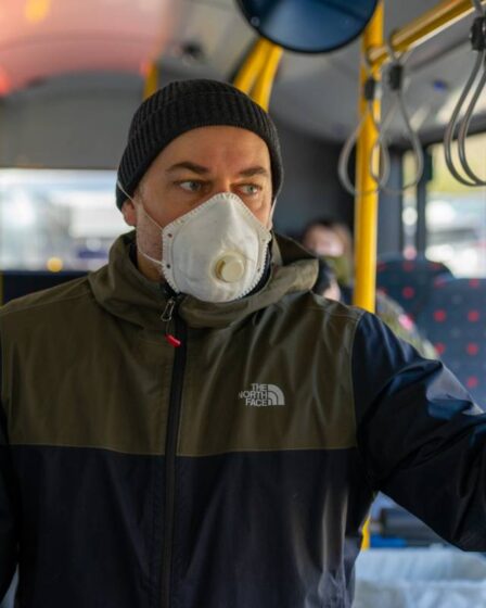 Moins de gens à Oslo portent des masques faciaux dans les tramways et les bus Ruter avec peu de voyageurs - 16