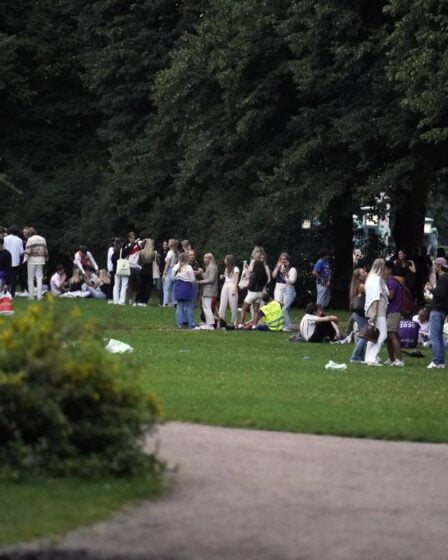 Des milliers de personnes se sont rassemblées dans les parcs d'Oslo pendant le week-end: "Pas beaucoup d'attention aux règles d'infection" - 13
