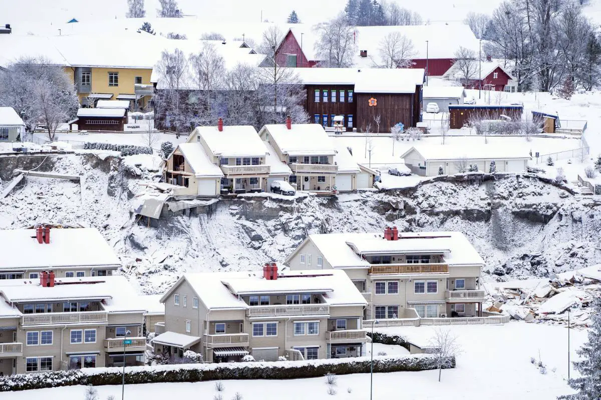 Les propriétaires de maisons en bon état près du site du glissement de terrain de Gjerdrum pourraient être ruinés financièrement, prévient un juriste 4 Les propriétaires de maisons en bon état près du site du glissement de terrain de Gjerdrum pourraient être ruinés financièrement, prévient un juriste - 3
