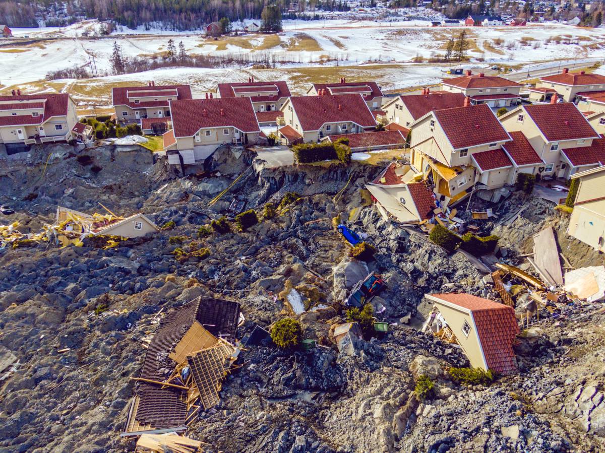 Deux autres maisons s'effondrent dans une fosse de glissement de terrain à Gjerdrum - 3