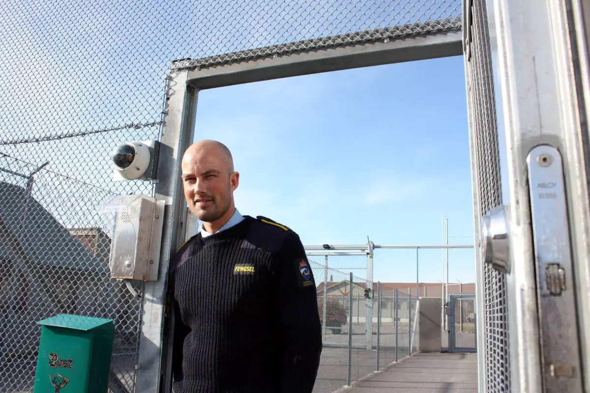 Un détenu de la prison de Hustad se rend à un rendez-vous chez le dentiste, puis s'enfuit 4 Un détenu de la prison de Hustad se rend à un rendez-vous chez le dentiste, puis s'enfuit - 3