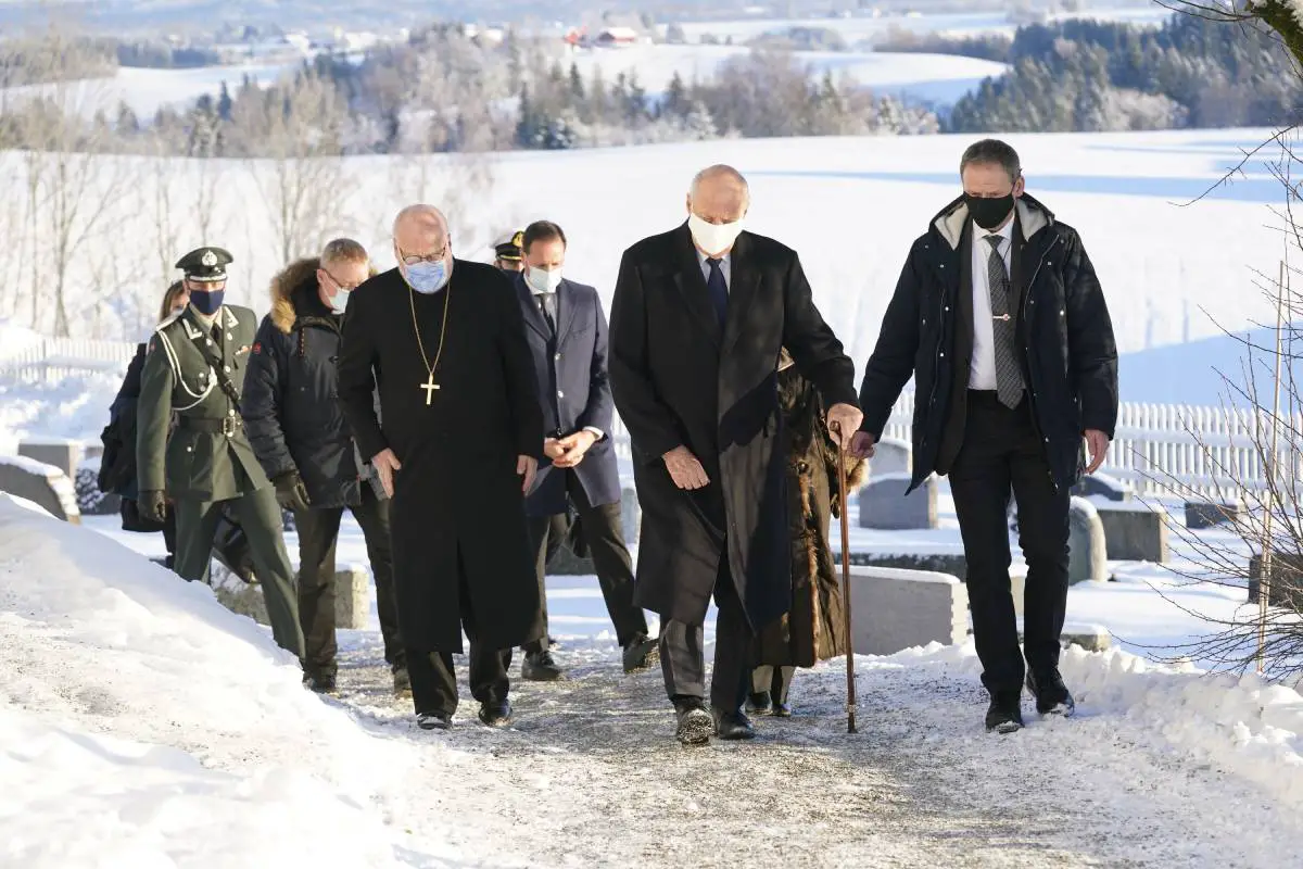 La famille royale norvégienne sur place à Gjerdrum pour rencontrer les secouristes et les évacués 4 La famille royale norvégienne sur place à Gjerdrum pour rencontrer les secouristes et les évacués - 3