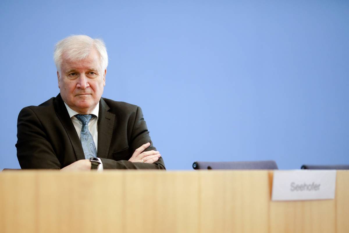 Le ministre allemand Horst Seehofer dit qu'il ne veut pas prendre le vaccin AstraZeneca 4 Le ministre allemand Horst Seehofer dit qu'il ne veut pas prendre le vaccin AstraZeneca - 3