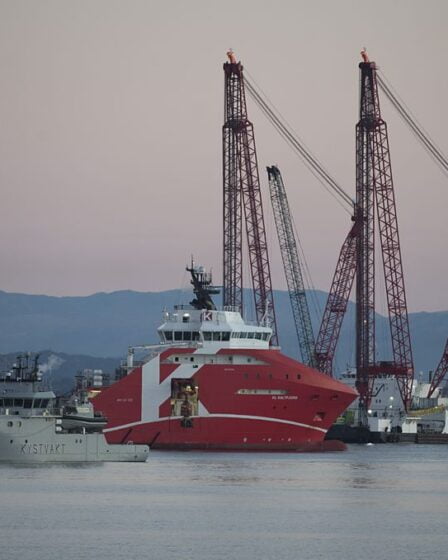 N'exclut pas la demande du chantier naval 15 N'exclut pas la demande du chantier naval - 14