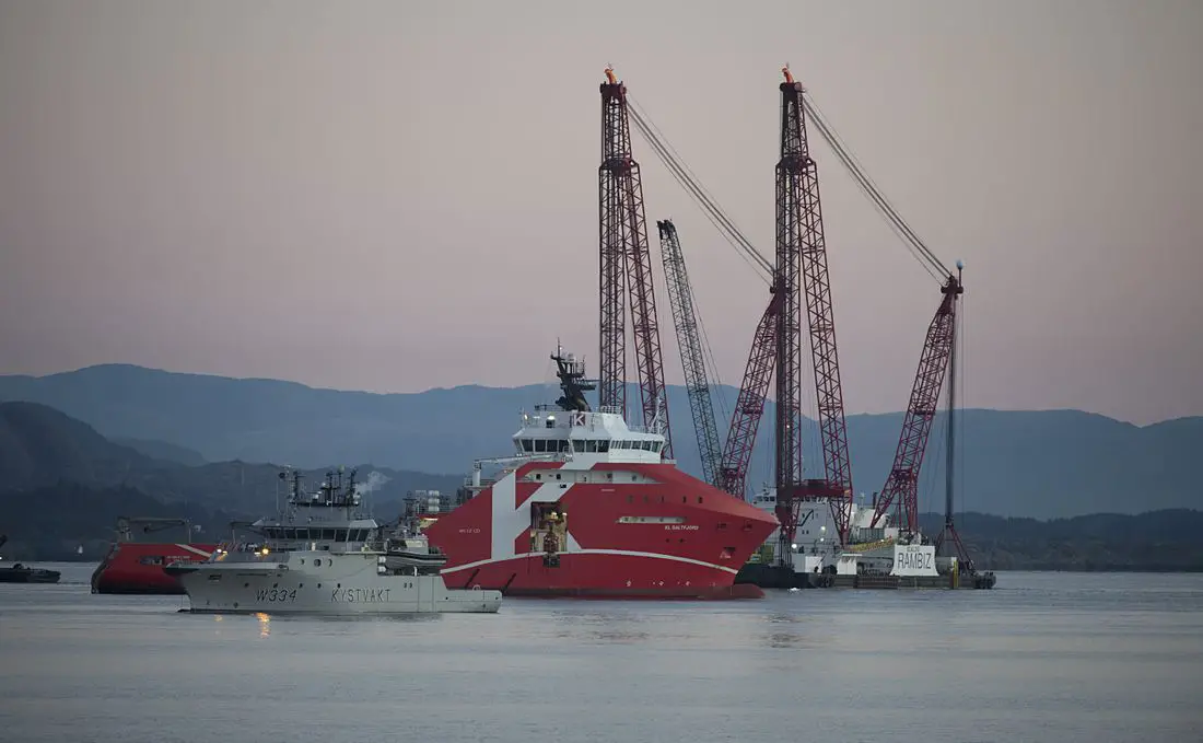 N'exclut pas la demande du chantier naval 4 N'exclut pas la demande du chantier naval - 3