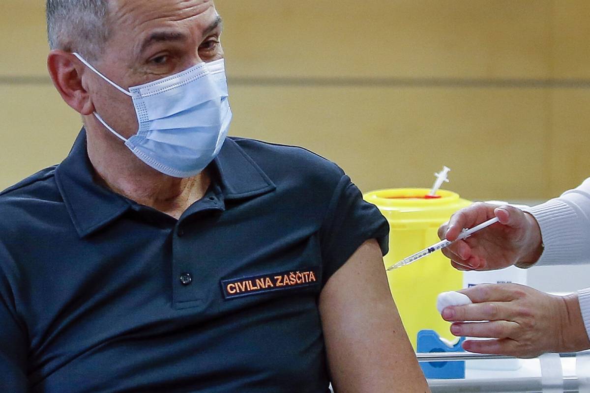 La Slovénie suspend l'utilisation des vaccins AstraZeneca pour les moins de 60 ans 4 La Slovénie suspend l'utilisation des vaccins AstraZeneca pour les moins de 60 ans - 3