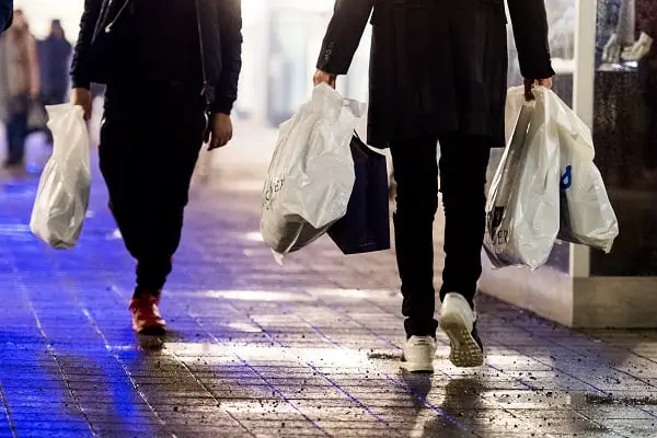 L'industrie du commerce introduit une taxe environnementale sur les sacs en plastique 4 L'industrie du commerce introduit une taxe environnementale sur les sacs en plastique - 3