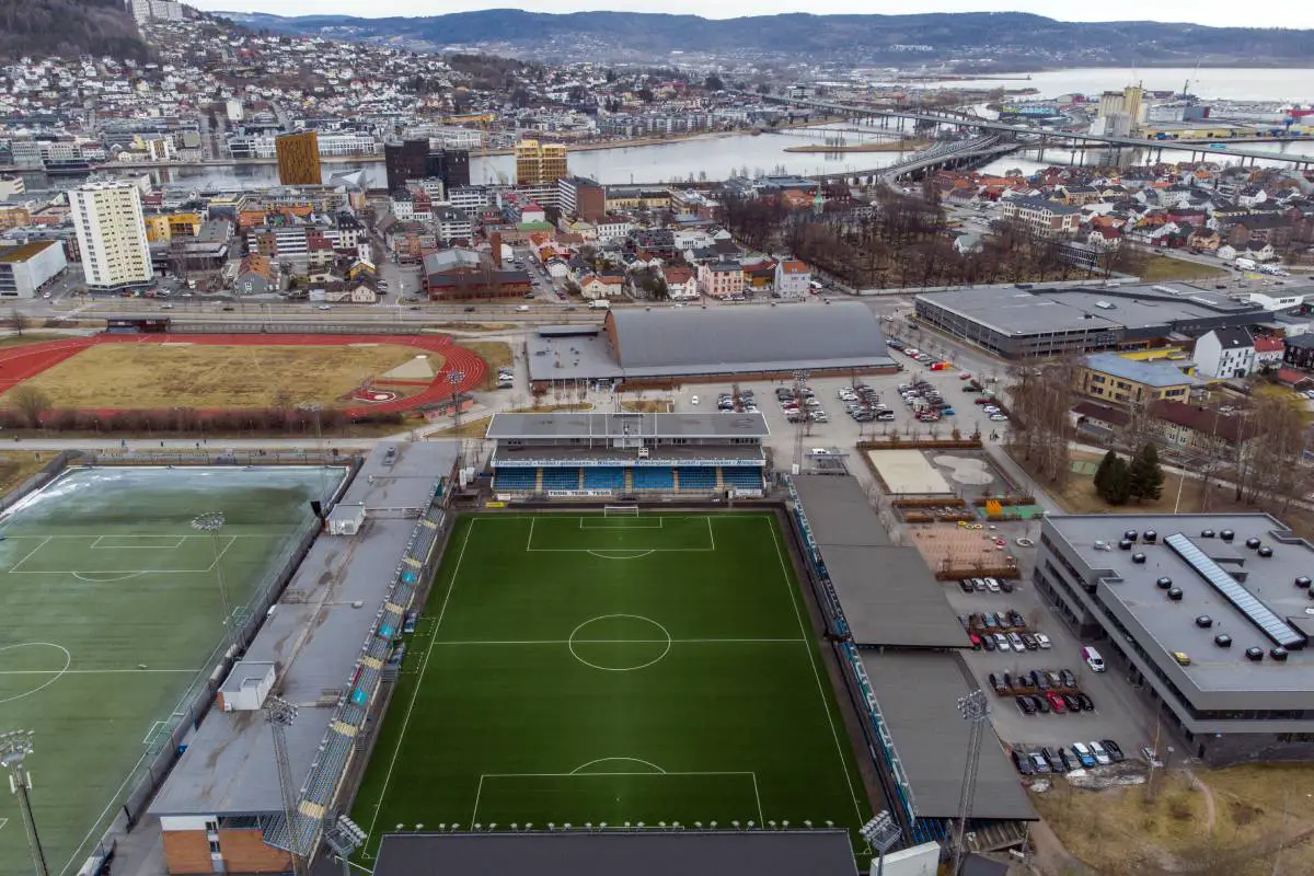 Drammen: 35 nouveaux cas Corona, 15 liés à la célébration de l'Aïd 4 Drammen: 35 nouveaux cas Corona, 15 liés à la célébration de l'Aïd - 3