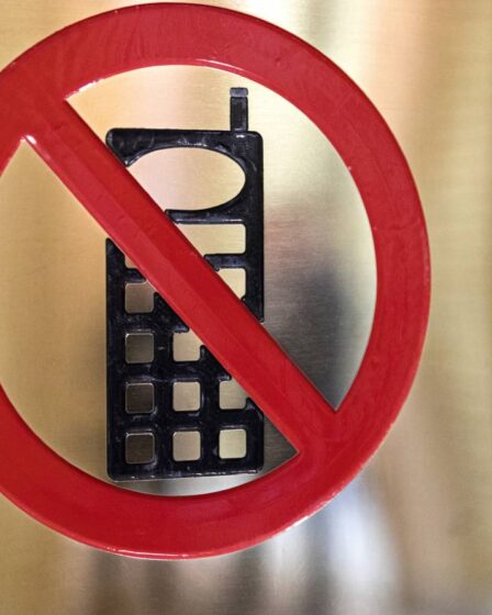 La Norvège va augmenter les sanctions pour ceux qui utilisent un téléphone portable au volant à partir de janvier 11 La Norvège va augmenter les sanctions pour ceux qui utilisent un téléphone portable au volant à partir de janvier - 10