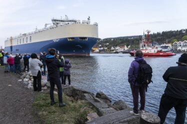 PHOTO: un navire géant navigue dans l'étroit détroit de Svelviksundet - 18