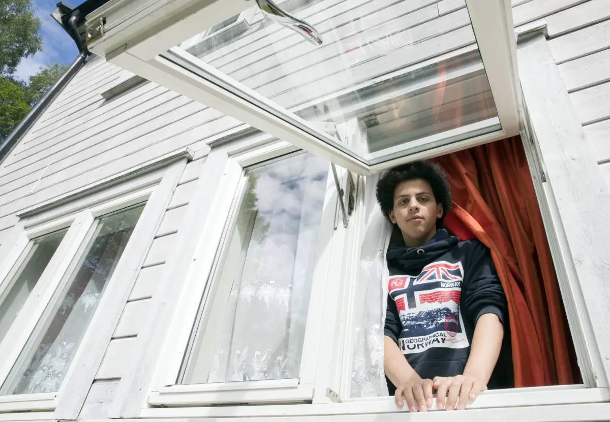 Le parti de gauche socialiste norvégien demande au Parlement d'arrêter l'expulsion de Mustafa Hasan, 18 ans, de Norvège 4 Le parti de gauche socialiste norvégien demande au Parlement d'arrêter l'expulsion de Mustafa Hasan, 18 ans, de Norvège - 3