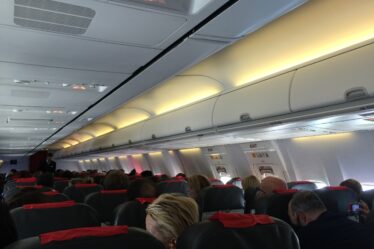 Les organisations environnementales veulent des frais de passagers pour les sièges d'avion vides - 16