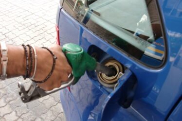 Les ventes d'essence et de diesel ont chuté en avril - 20