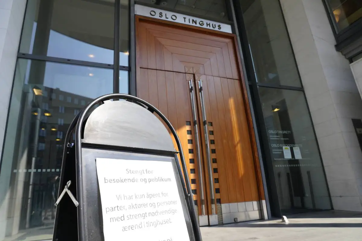 Tribunal de district d'Oslo : un homme de 25 ans inculpé de terrorisme condamné à 12 ans de prison 4 Tribunal de district d'Oslo : un homme de 25 ans inculpé de terrorisme condamné à 12 ans de prison - 3